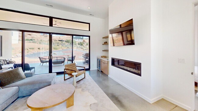 Building Photo - Beautiful Custom Home Available Now