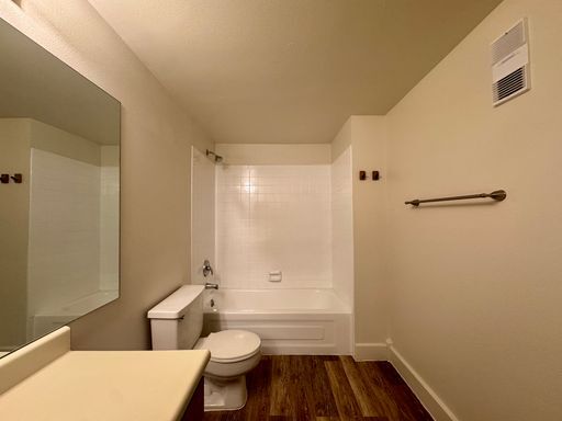 Building Photo - Lovely 1 Bedroom, 1 Bathroom Lakewood Condo! Community POOL!!!