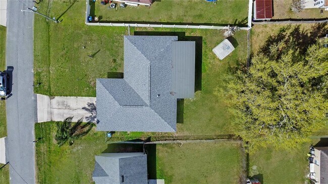 Building Photo - 305 Medina Ct