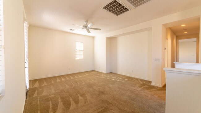 Building Photo - 570 Calle Vibrante