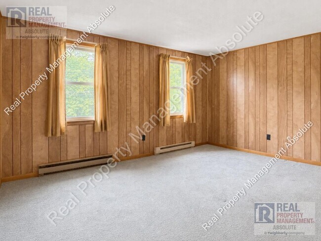 Building Photo - 324 Mammoth Rd