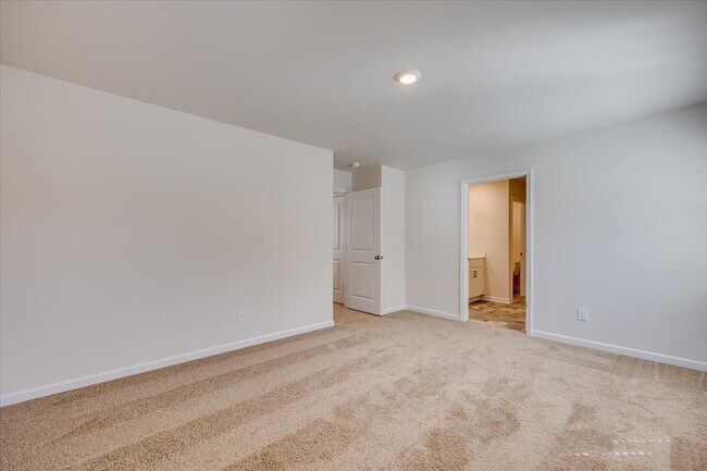 Building Photo - 587 King Clover Ln