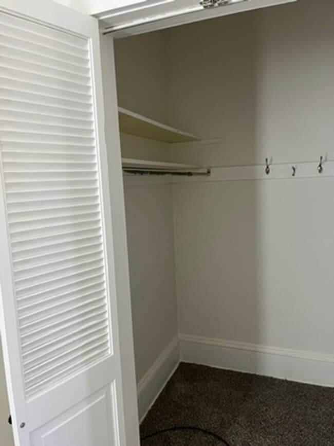 Building Photo - 3 Bed 1 Bath Single Family Home Close to H...