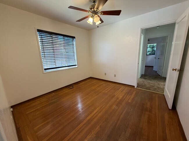 Building Photo - Charming Vintage Gem: Cozy 3-Bedroom Retreat with Timeless Style in Sacramento