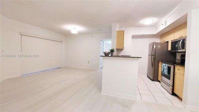 Building Photo - 2457 Centergate Dr