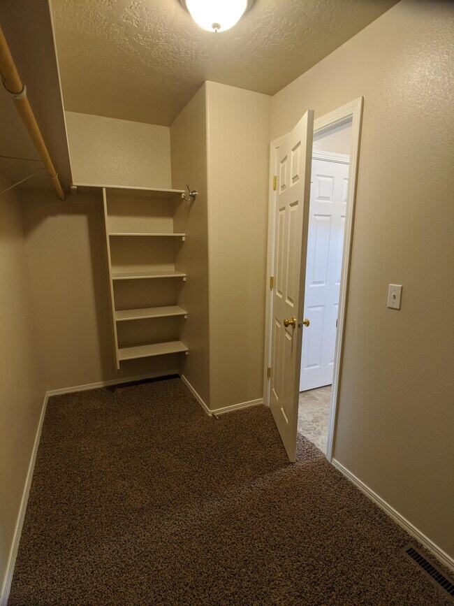 Building Photo - 611 N Kayden Way