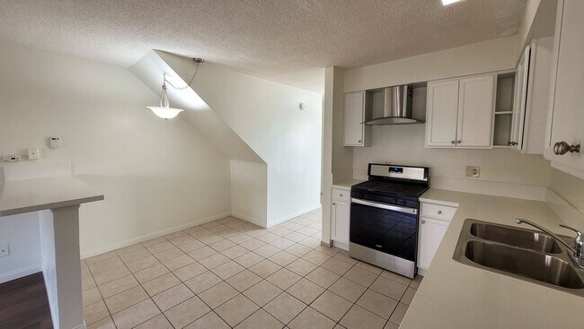Building Photo - 8031 Fillmore Dr
