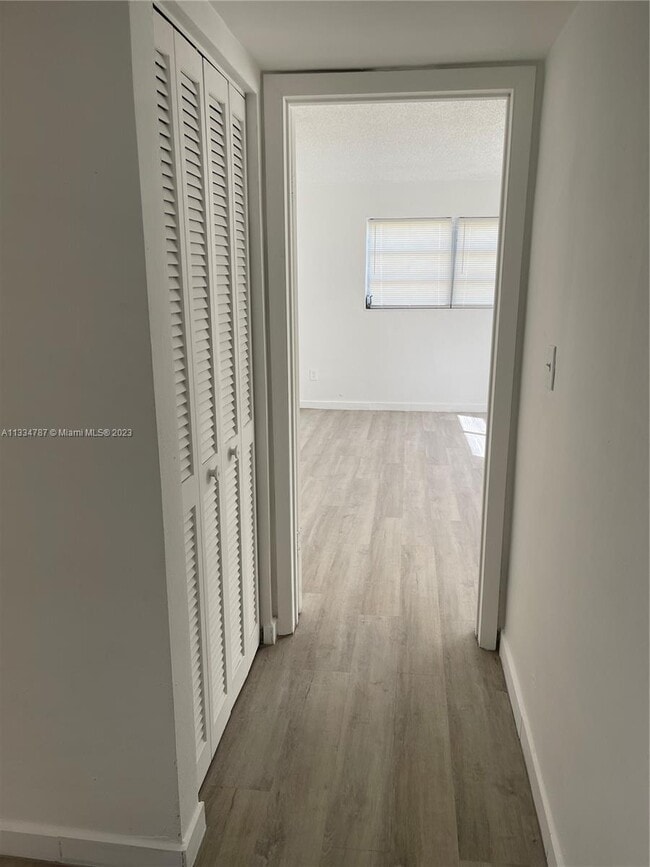 Building Photo - 300 NE 125th St