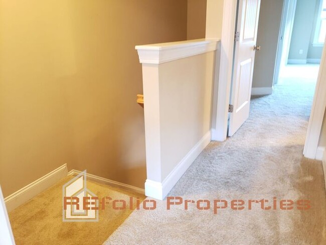 Building Photo - Lovely 3 Story 3 Bedroom 3.5 Bath 1 Car-Ga...