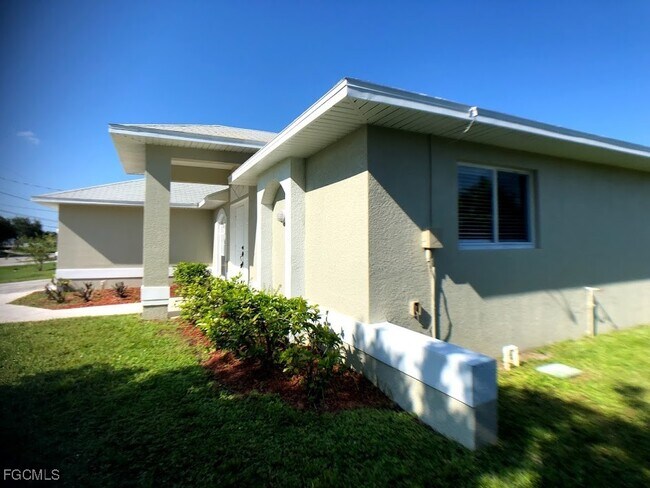 Building Photo - 517 SE 16th Pl