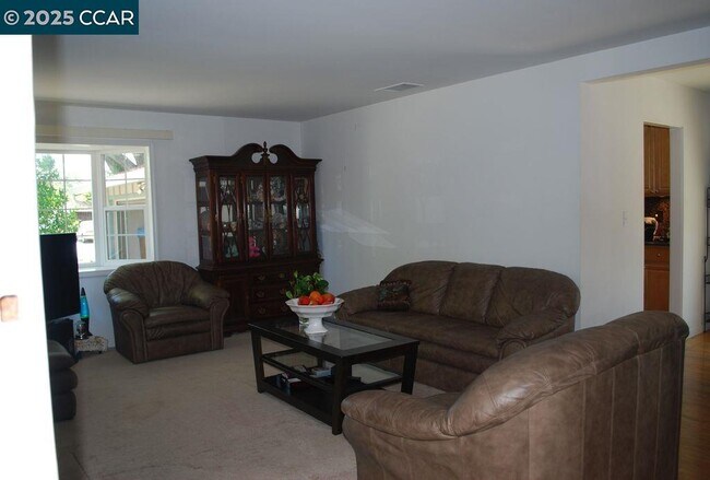 Building Photo - 2118 San Rafael Ave