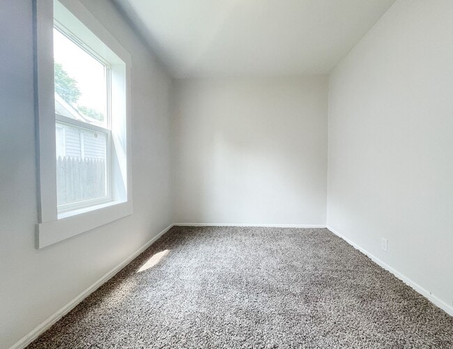 Building Photo - Detached Garage