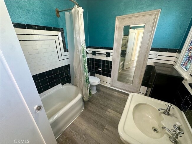 Building Photo - 6330 Franklin Ave