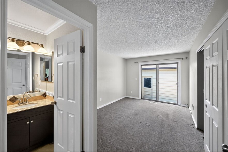 Building Photo - 3501 S Kittredge St