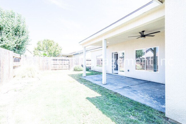 Building Photo - 4 Bedroom/2 Bath Home in the Southwest - $2595 Per Month!