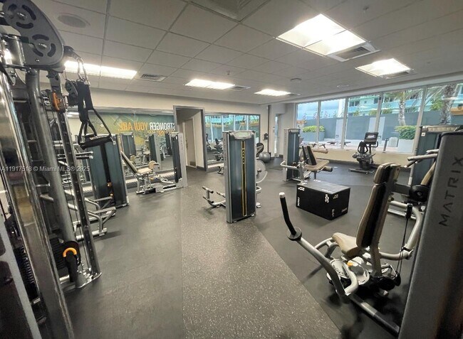 Building Photo - 1750 N Bayshore Dr