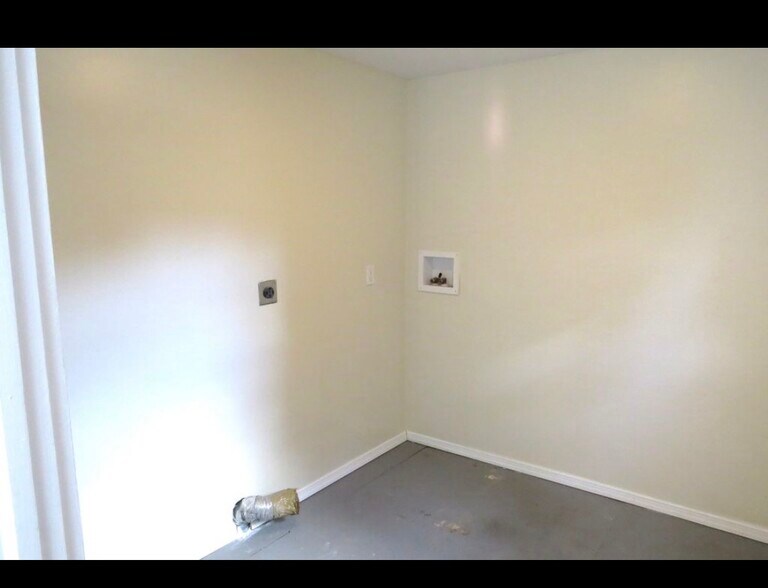 Building Photo - 125 Bowman Dr
