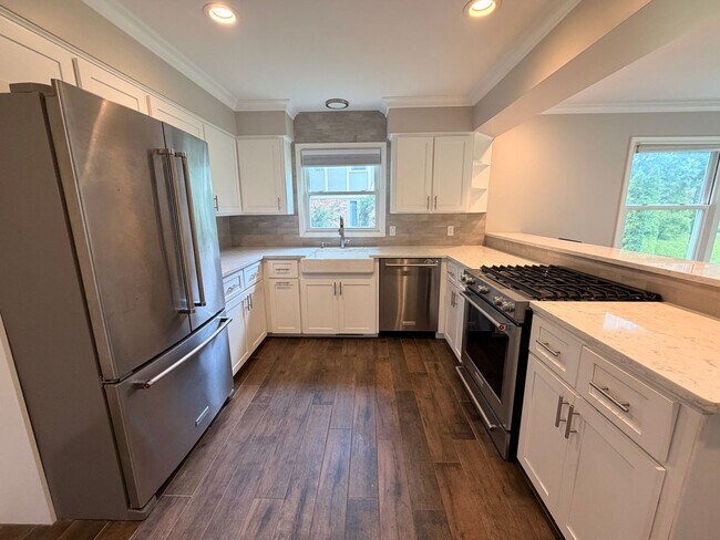 Building Photo - 357 Shore Haven Dr SE