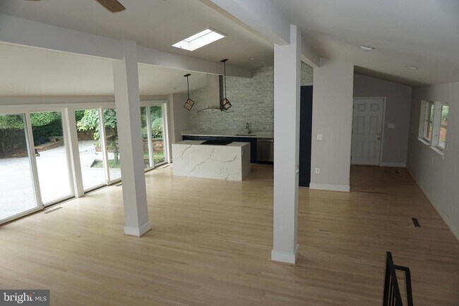 Building Photo - 444 Garrison Forest Rd