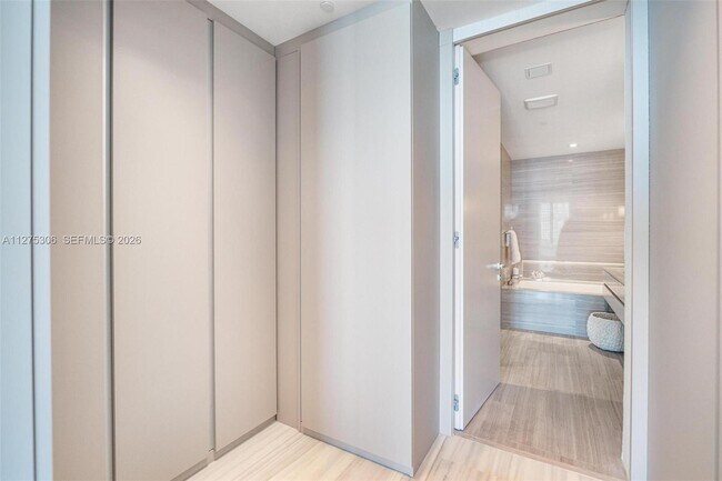 Building Photo - 18975 Collins Ave