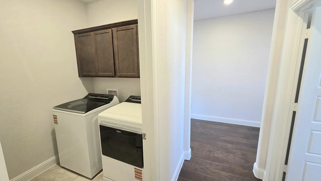 Building Photo - 3029 Hollybrook Ln