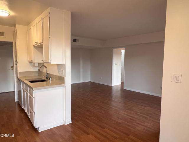 Building Photo - 330 S Mentor Ave