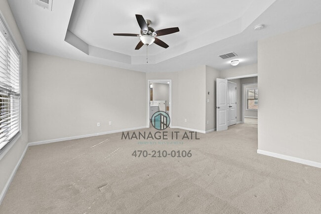 Building Photo - A beautifully maintained 3-bedroom, 3.5-ba...