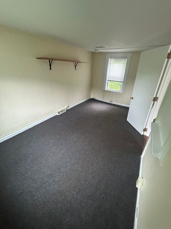 Building Photo - 79 Chase St