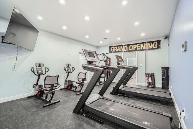 Building Photo - Viewmax Apartments