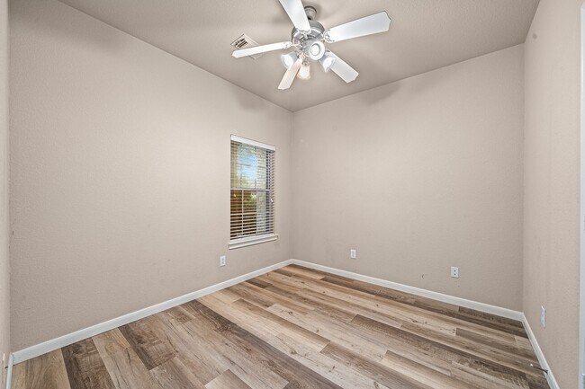 Building Photo - 5123 Shadow Breeze Ln