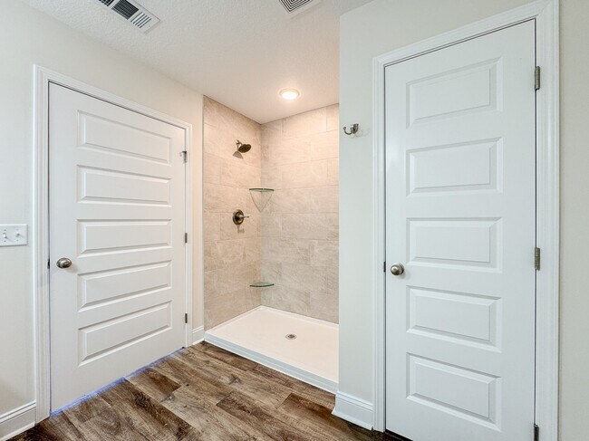 Building Photo - 204A Freightliner Way