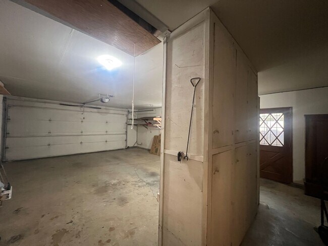 Building Photo - 4303 Horseman Ln