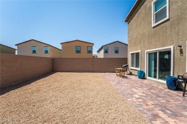 Building Photo - 5344 Peacock Lily St