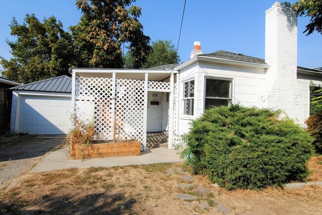 Building Photo - Charming 3 Bedroom, 2 Bath House For Rent!!