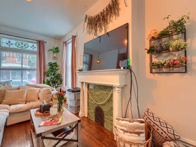Building Photo - Large Updated 4 BR Home!