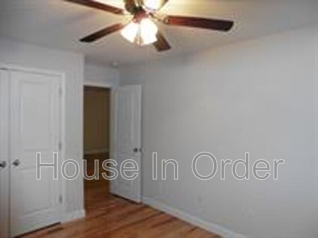 Building Photo - 15-1 Howards Row Place