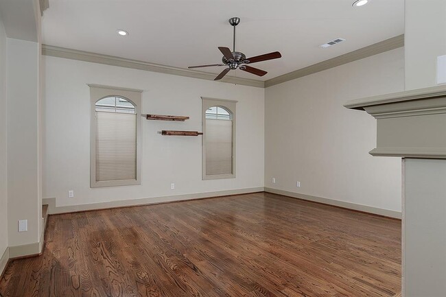 Building Photo - 514 Cortlandt St
