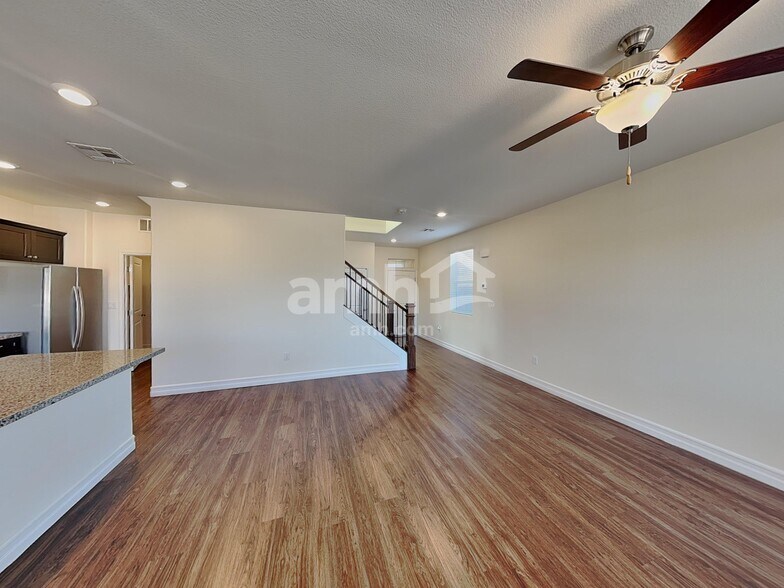 Building Photo - 5824 Petronius St
