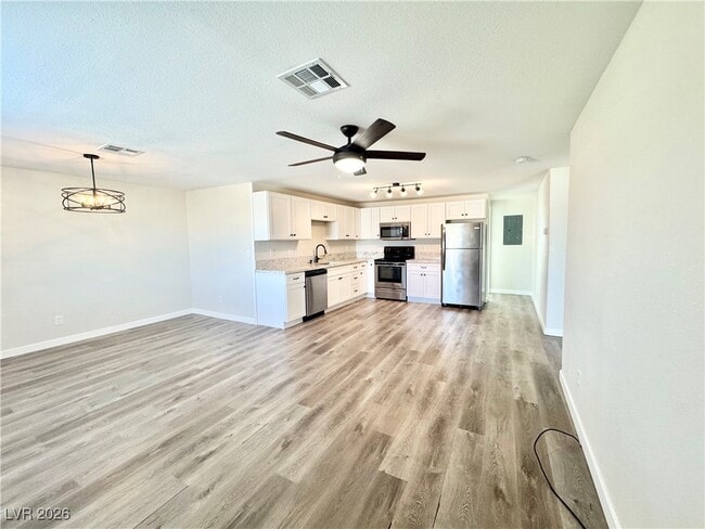 Building Photo - 2081 S Dandelion St