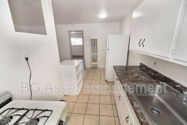 Building Photo - 728 Darina Ave