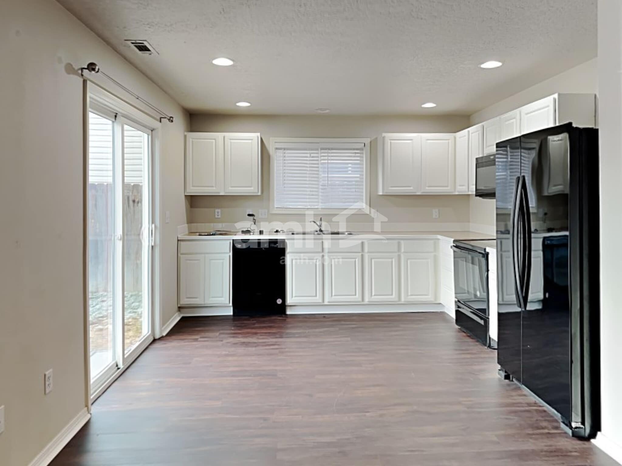 Building Photo - 6384 S White Cliff Ave
