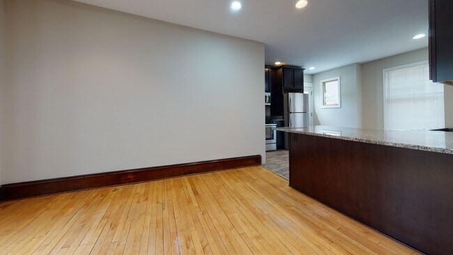 Building Photo - Affordable five bedroom house close to U o...
