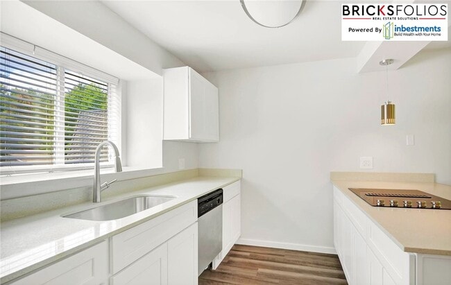 Building Photo - 9912 NE 142nd Pl