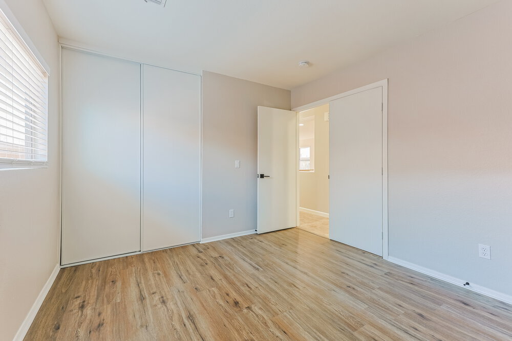 Building Photo - 2281 E Peach Tree Dr