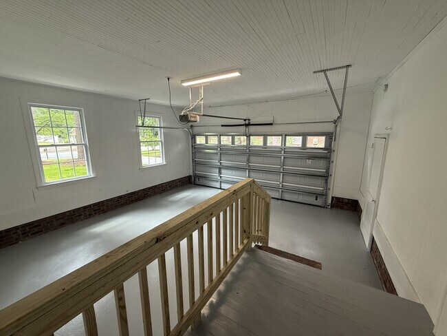 Building Photo - 117 Greenwood Dr