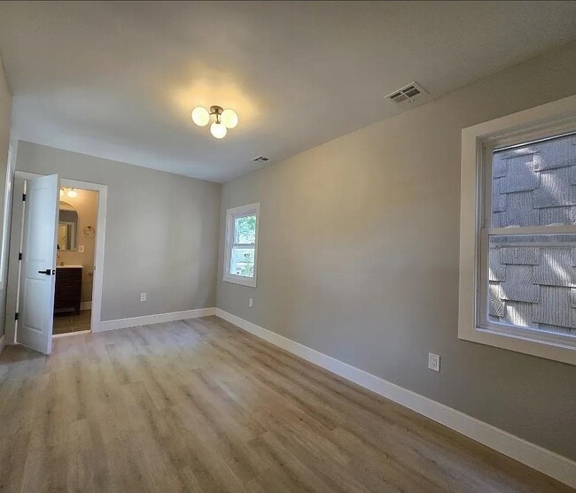 Building Photo - 207 Virginia Ave