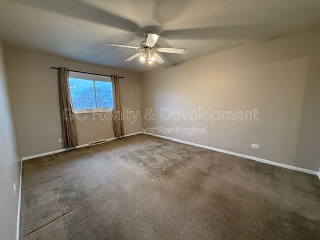 Building Photo - 609 Pinecroft Dr