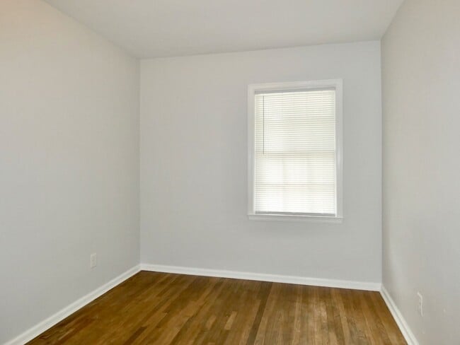 Building Photo - 2211 W Sylvania Ave