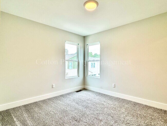 Building Photo - Modern 3BR/2.5BA Townhome | $2,100/mo. | P...
