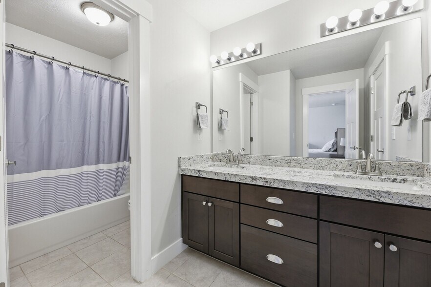 Building Photo - 14706 Glacial Peak Dr